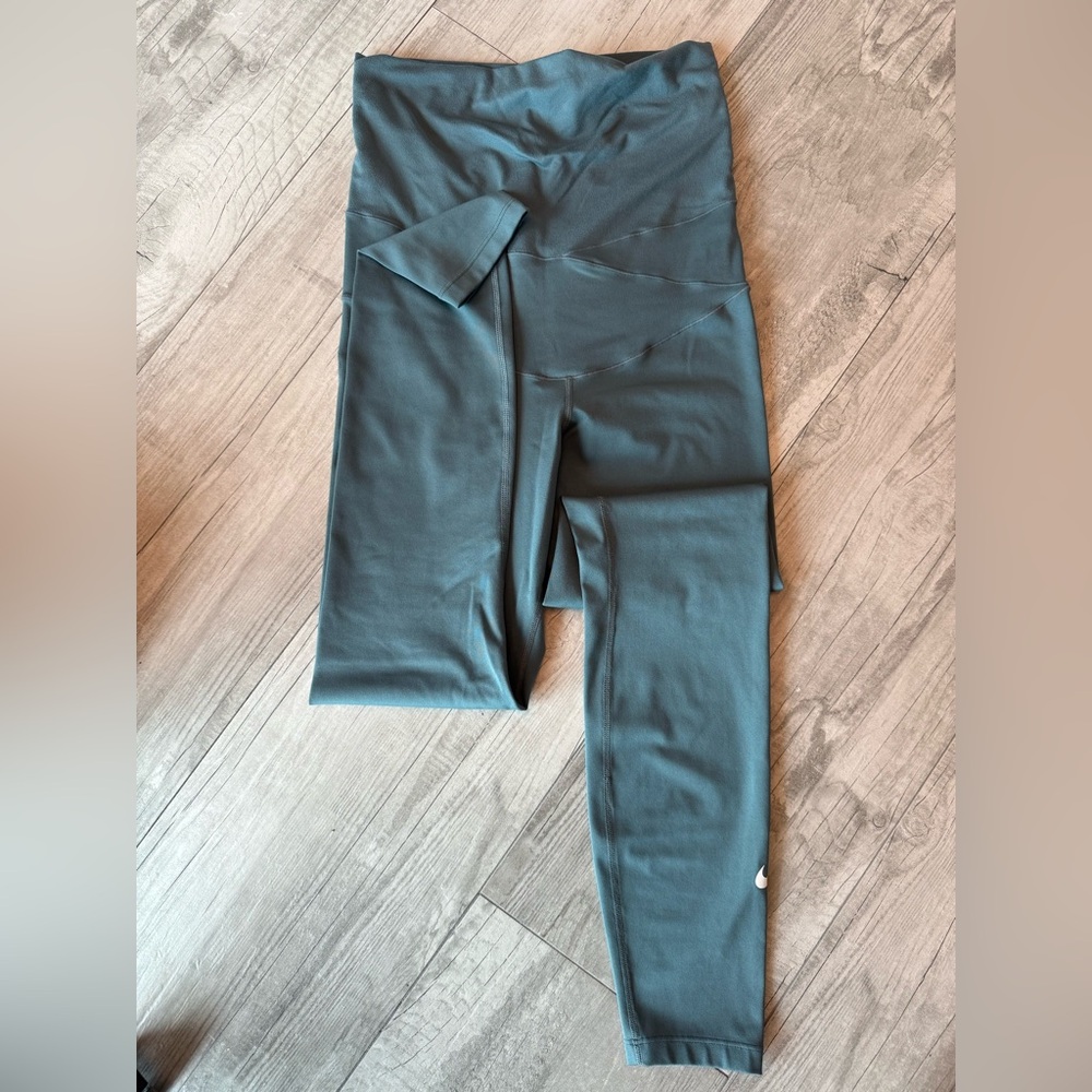 Nike Women’s Zanvy Maternity Gentle Support Legging Vintage Green